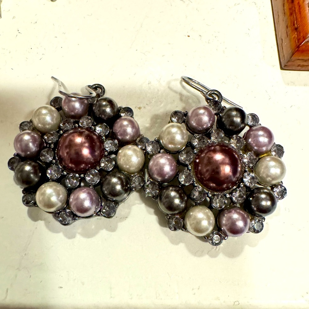 Gray, pink, pearl earrings. Pierced.